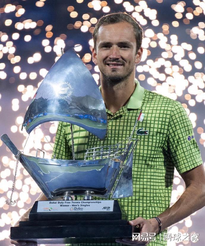 乐鱼体育-张帅决胜盘力竭无缘决赛,球迷支招梅总等快跑,小紫薇偷拿冠军