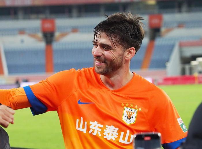 欢迎使用乐鱼app-鲁能二队全力冲甲！未来将从一线队借调四位王牌，让他们踢核心