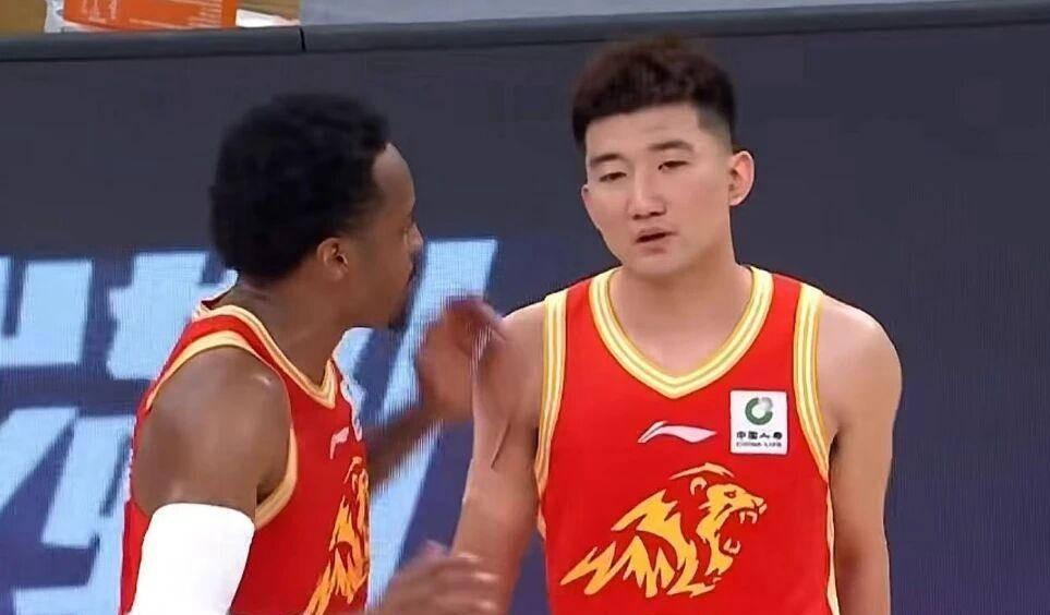 乐鱼体育-绝妙调整！广厦101-93击败上海挽回颜面，王博“弃2人”是关键