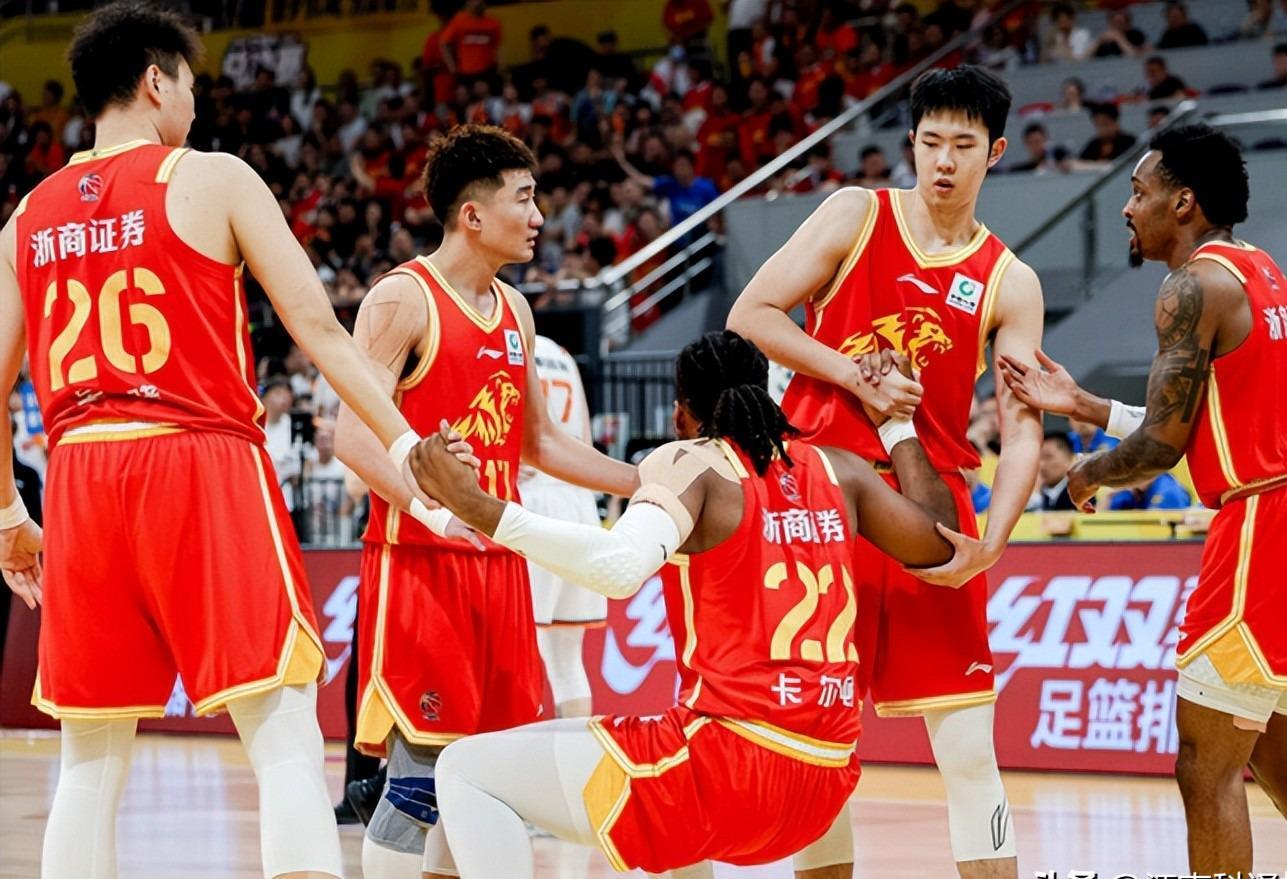 乐鱼体育-绝妙调整！广厦101-93击败上海挽回颜面，王博“弃2人”是关键
